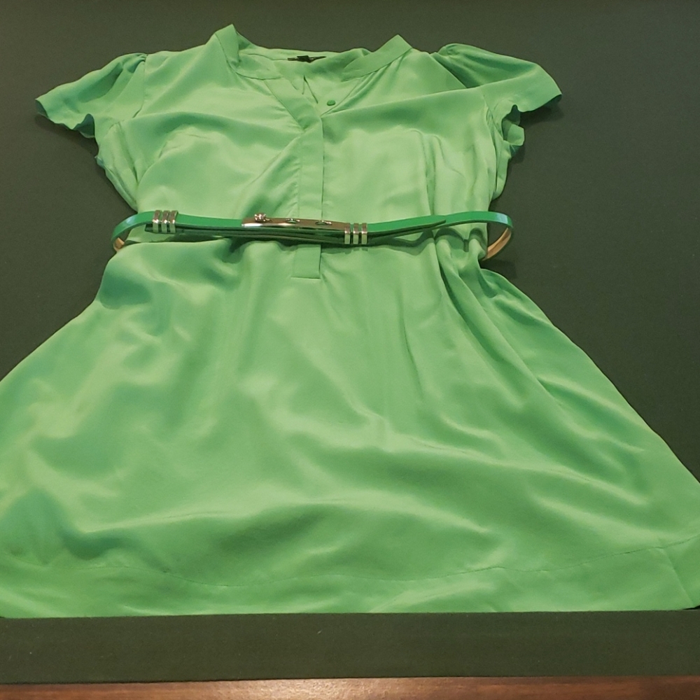 Kelly Green Bebe lined dress with belt & pockets &